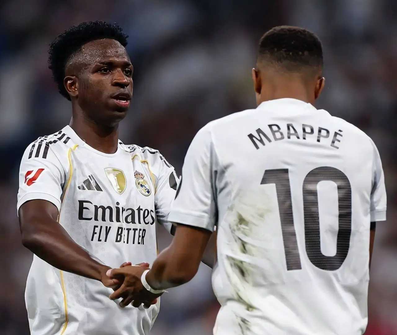 赛前中超传出新动向，阿森纳调整名单，管理层表态——更衣室稳定，团队化学反应显著的简单介绍