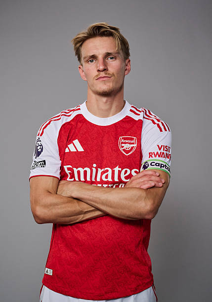 赛前中超传出新动向，阿森纳调整名单，管理层表态——更衣室稳定，团队化学反应显著的简单介绍